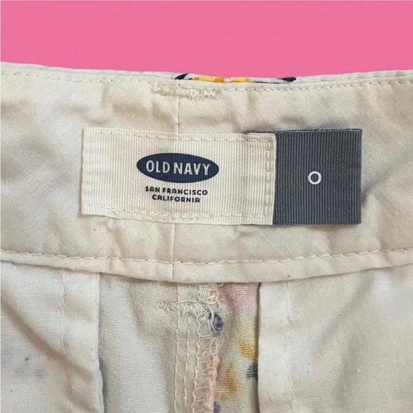 💐 Old Navy Shorts~Women's Sz 0~White/Bright Floral Pattern~Low-Rise~3.5” inseam - Picture 5 of 7